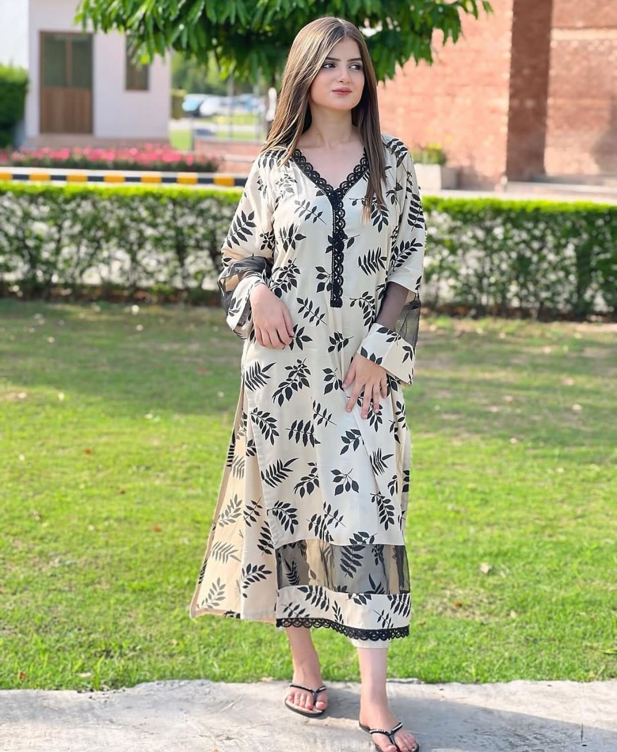 Under Rs. 3,000 collection cover featuring Blossom Lawn 2pc by Husn e Libaas